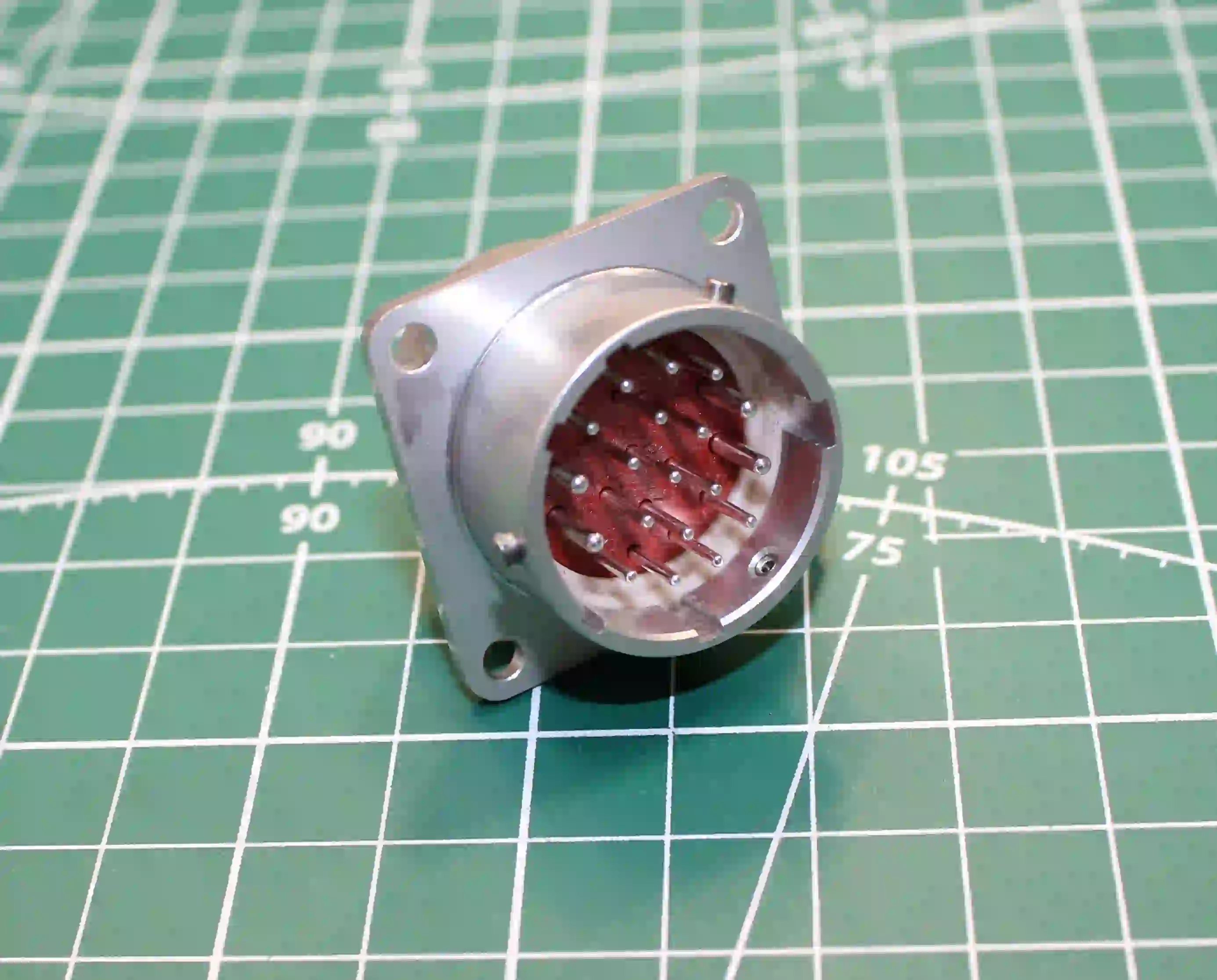 Товар - ЦНС2-19/24В-П2 Вилка приборная 